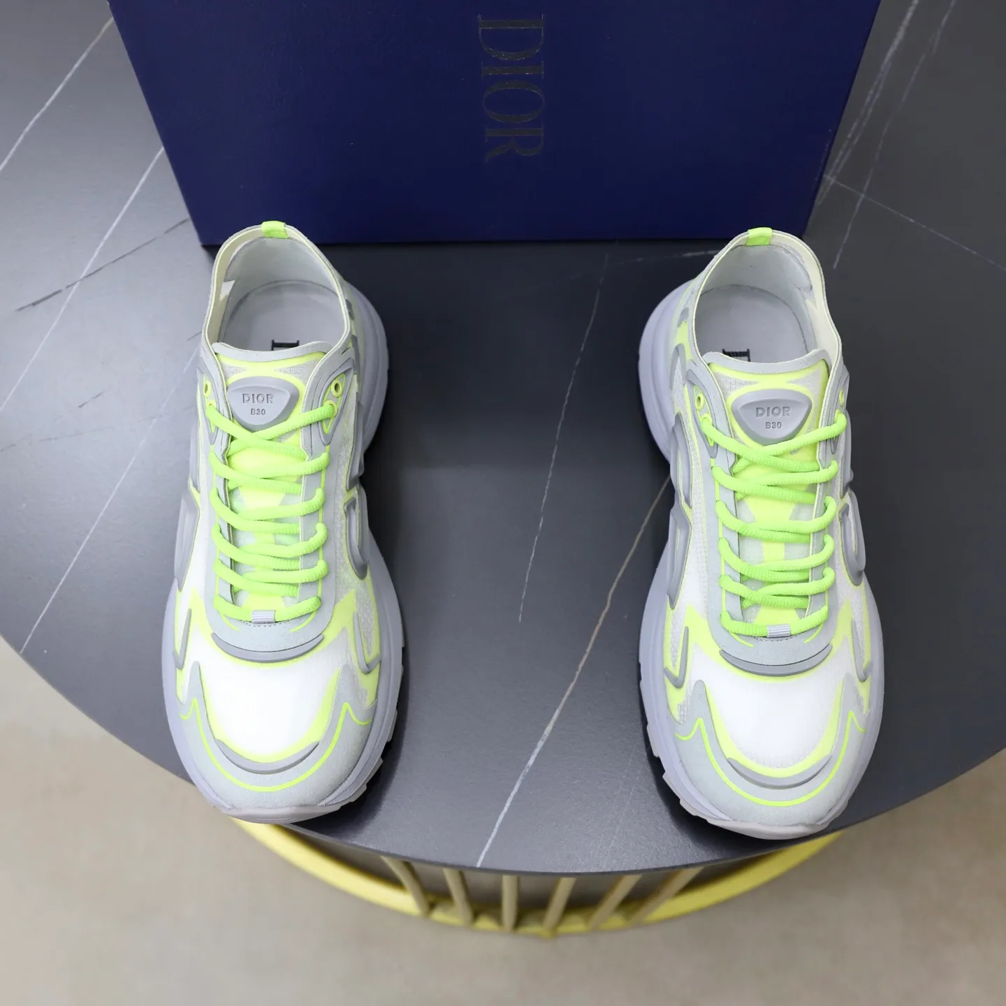 Ex-factory price: 560💰DIOR#B30 COUNTDOWN TECH shoes 1. Inspired by lighter running shoes this season 2. Made of multi-layer transparent nylon upper, futuristic 3. CD30 rubber logo on the tongue/heel to highlight the brand style 4. Equipped with ultra-light foam midsole for the ultimate comfortable wearing experience 5. The entire series uses WELDED (seamless bonding) technology to ensure durability and lightness 6. Full size dopamine color matching, 39-45 (38, 46 customized)